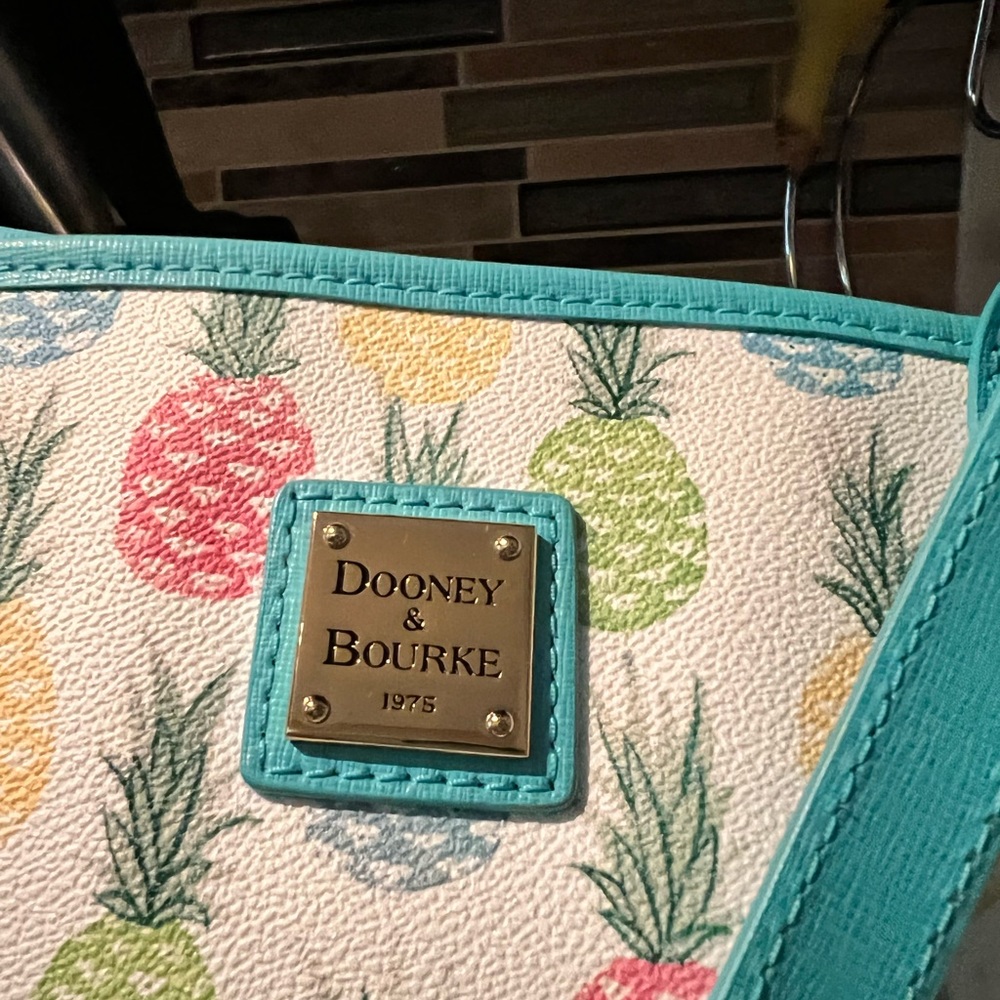 NWOT Dooney &Bourke tiki pineapple tote
